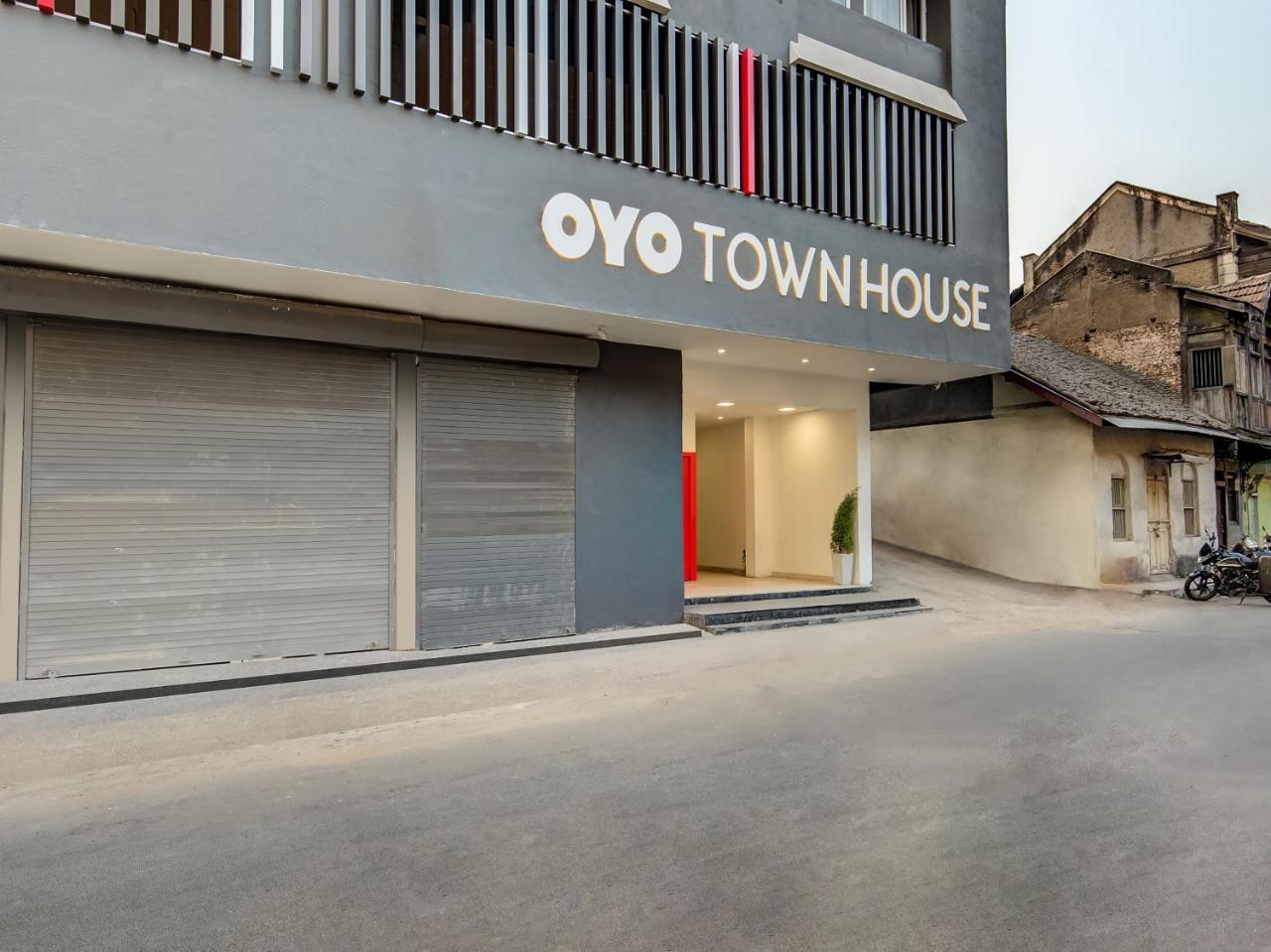 Oyo Townhouse 63 M G Road Hotel Pune Exterior photo